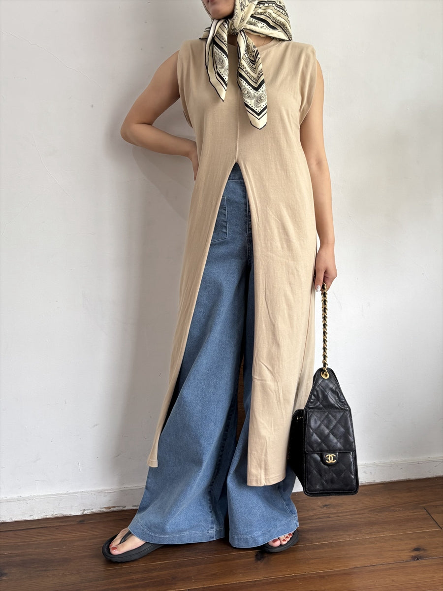 フロントスリットカットソー