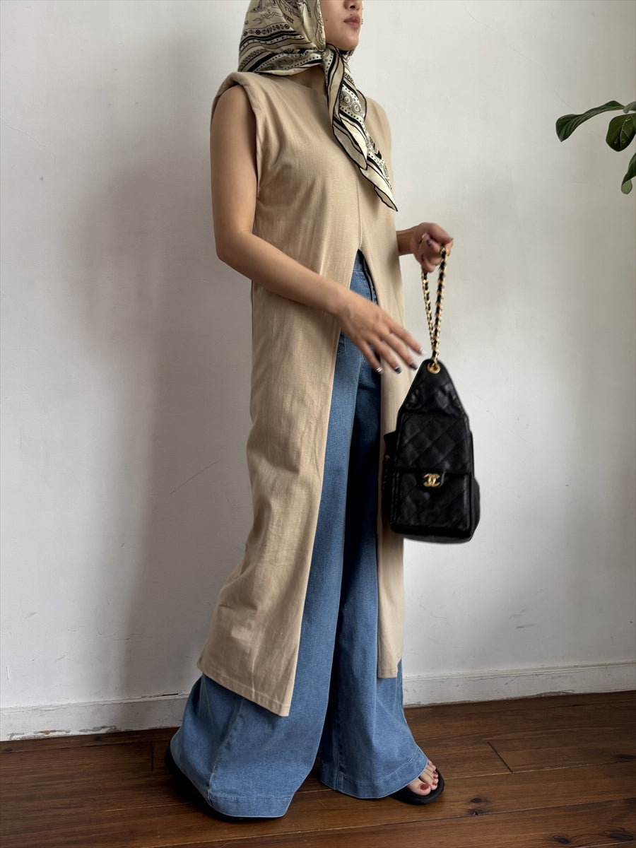 フロントスリットカットソー