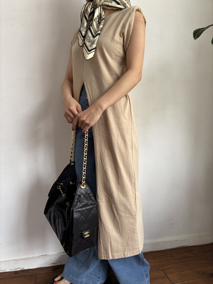 フロントスリットカットソー