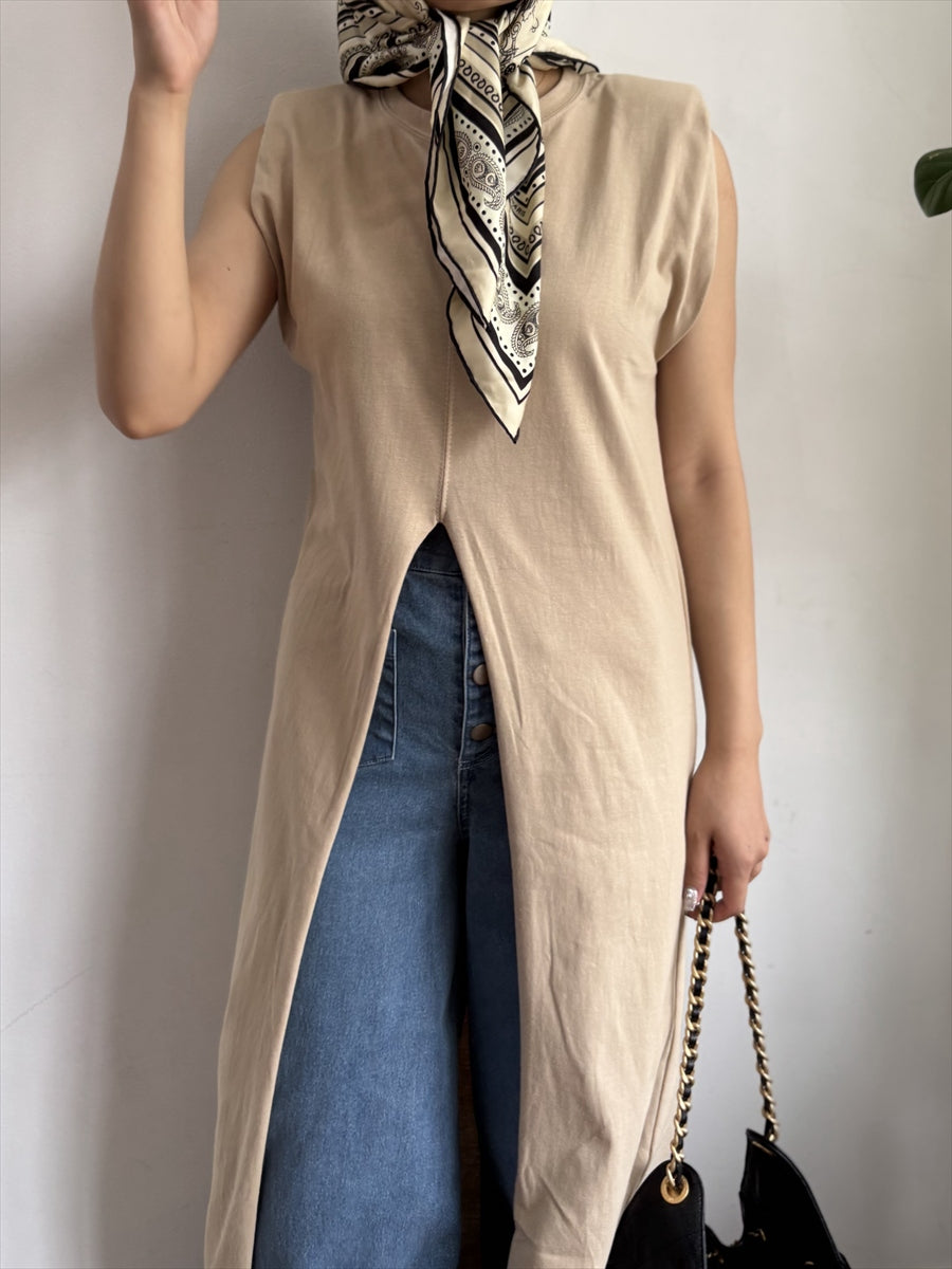 フロントスリットカットソー