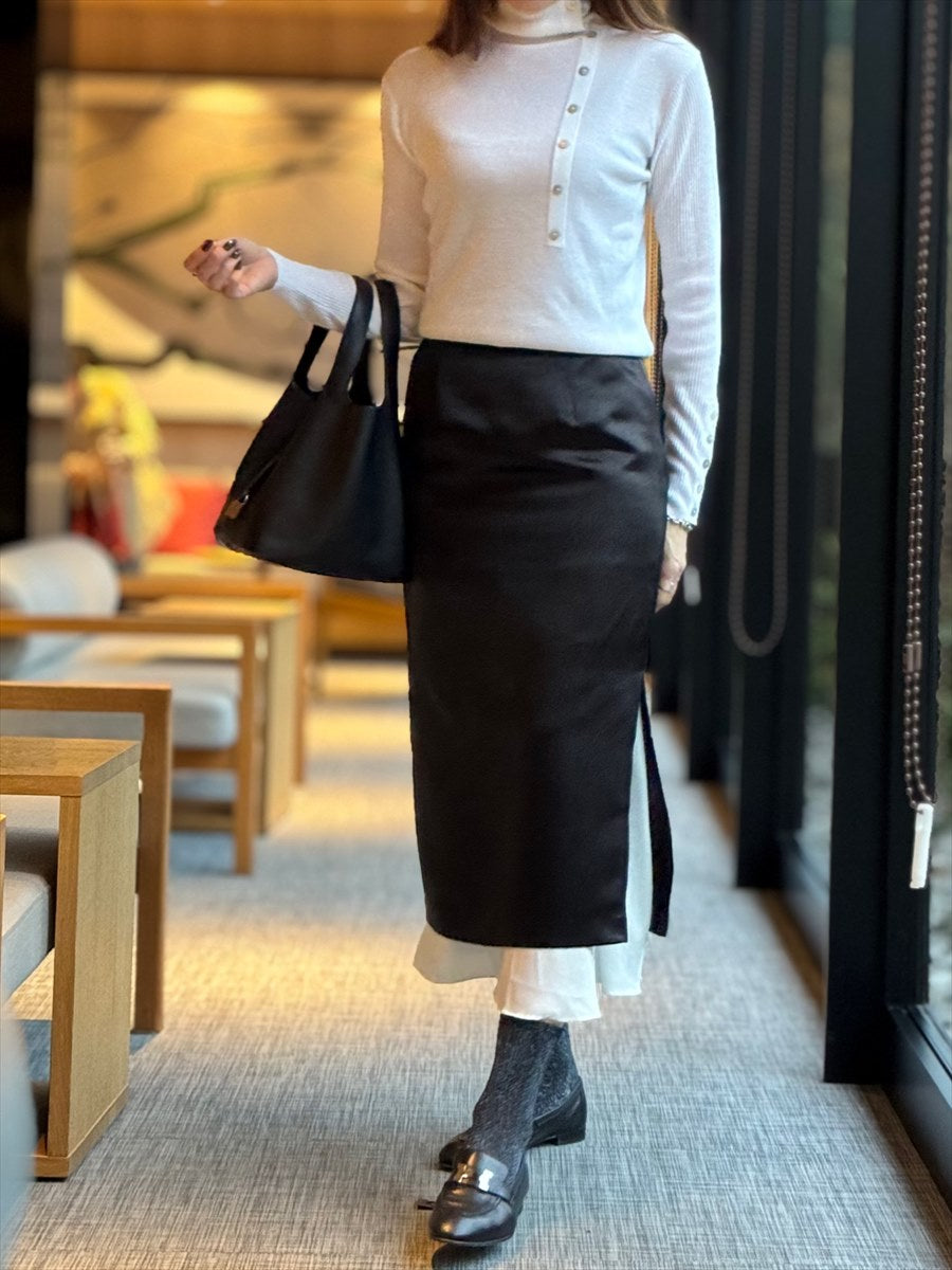 アシンメトリーサイドスリット サテンロングスカート