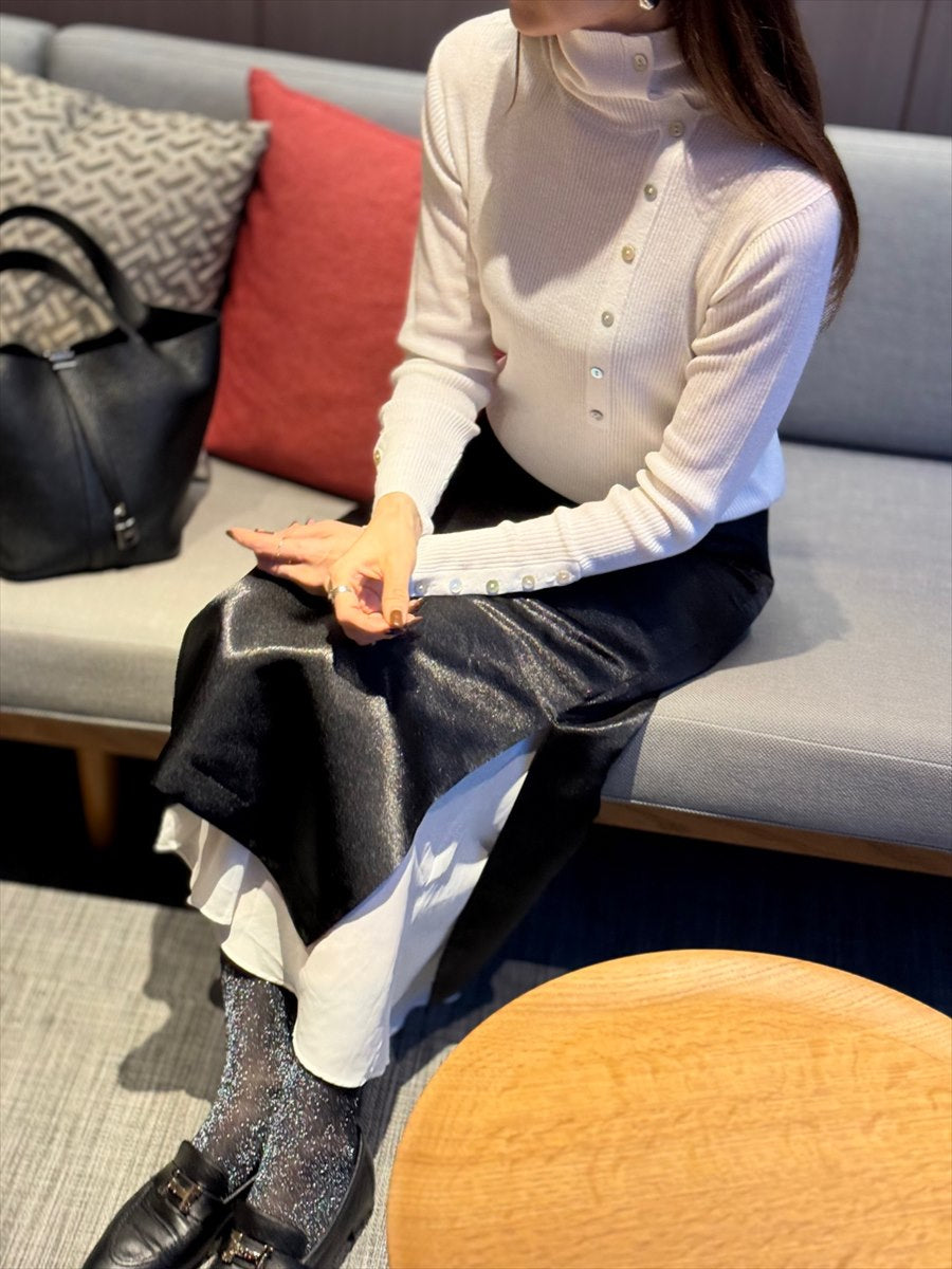 アシンメトリーサイドスリット サテンロングスカート